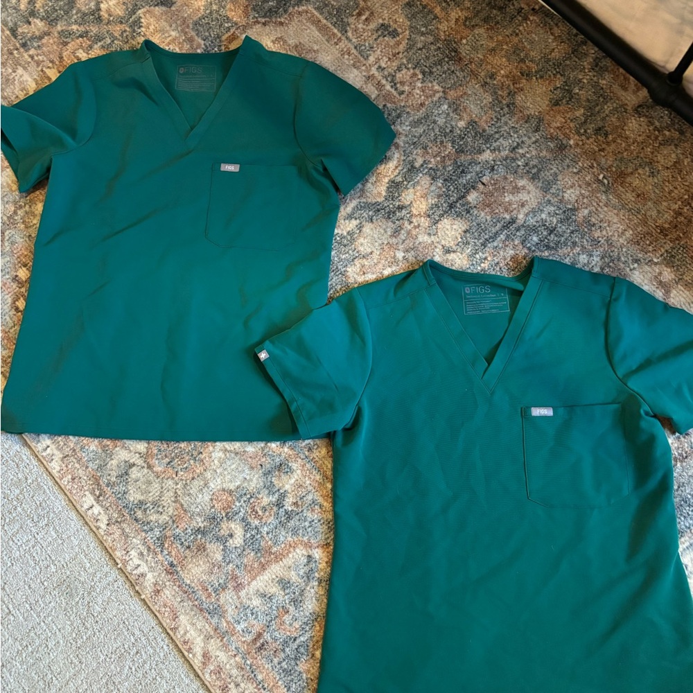 Figs set of two scrub tops. Size small. Hunter green